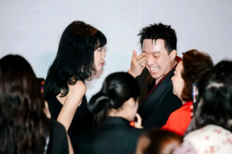 Mỹ Tâm và FC Tri Âm trao 1.000 phần quà Tết tại Đà Nẵng