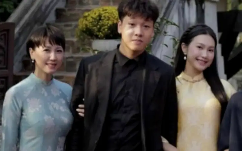 Mẹ Võ Đan Văn Hậu Tiếp Tục Gây Chú Ý Với Phong Cách Thời Trang