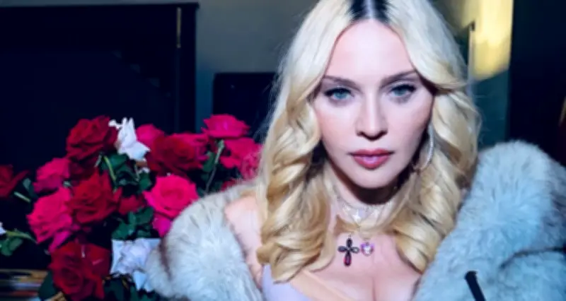 Madonna 68 tuổi gây sốt với loạt ảnh nội y gợi cảm bên bạn trai kém 38 tuổi