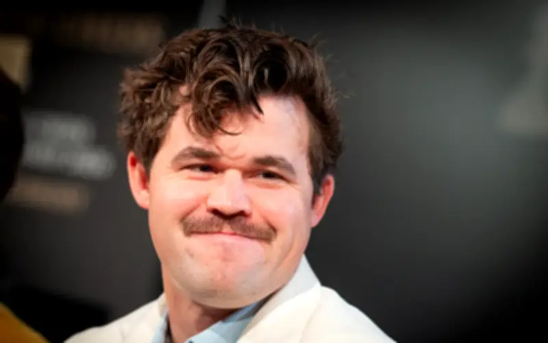 Magnus Carlsen Dẫn Đầu Freestyle Chess 2026, Chọn Đối Thủ Bán Kết