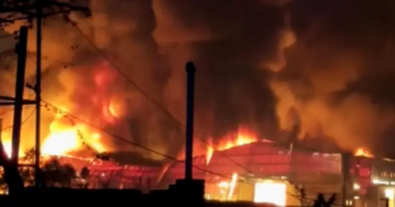 Cháy lớn thiêu rụi xưởng nhựa tại Hưng Yên, hơn 100 lực lượng ứng phó