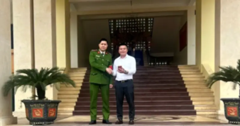 Nhận nhầm 100 triệu đồng lúc 3 giờ chiều, người đàn ông Bắc Ninh liên hệ công an trả lại