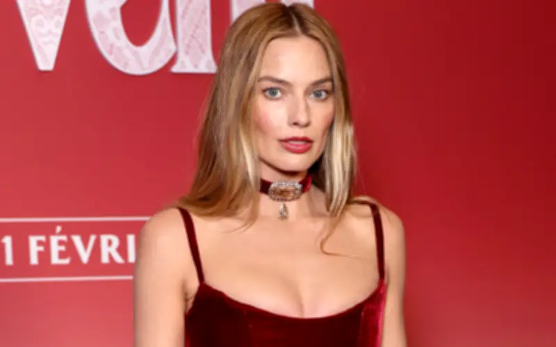 Margot Robbie rực rỡ với trang sức kim cương trong loạt sự kiện Đồi gió hú
