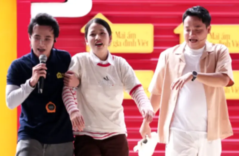 MC Huỳnh Lập bật khóc, Puka nghẹn lòng trước hoàn cảnh khó khăn trong Mái ấm gia đình Việt