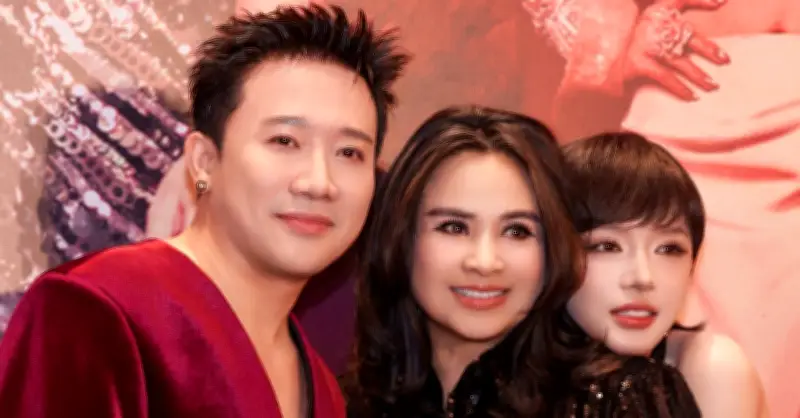 MC Trấn Thành chắp tay cảm ơn và tiết lộ điều bất ngờ về NSND Thanh Lâm