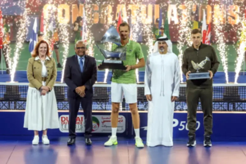 Medvedev Vô Địch Dubai Championships Nhờ Đối Thủ Rút Lui, Đối Mặt Rắc Rối Di Chuyển