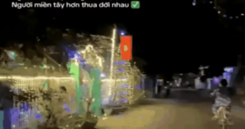 Miền Tây rực rỡ Tết với 'cuộc đua' trang trí đèn không nhà nào chịu thua