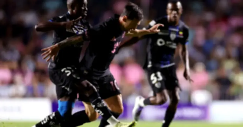 Messi giữ lời hứa thi đấu tại Puerto Rico bất chấp chấn thương và cơn sốt CĐV