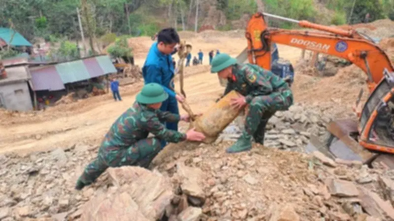 Phát hiện bom MK82 còn nguyên kíp nổ tại Nghệ An, lực lượng tiêu hủy an toàn