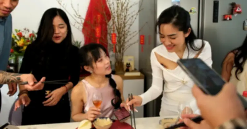 Mâm Cỗ Tết Ba Miền Nơi Đất Khách: Gìn Giữ Hương Vị Quê Hương Việt