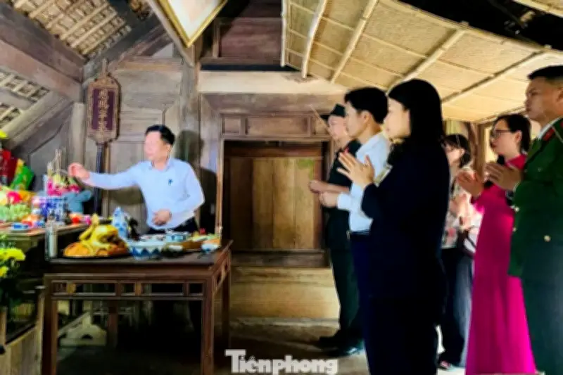 Mâm Cơm Tất Niên Trang Nghiêm Dâng Lên Bác Tại Khu Di Tích Kim Liên