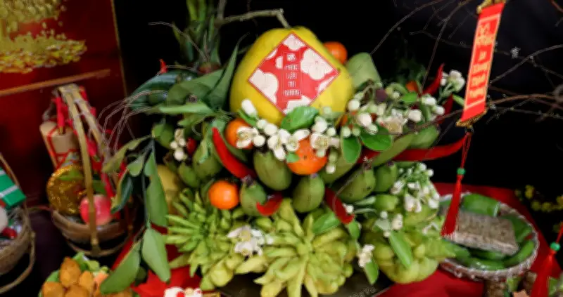 Mâm Ngũ Quả Ngày Tết: Ý Nghĩa Đạo Hiếu Và Cách Bày Biện Theo Vùng Miền
