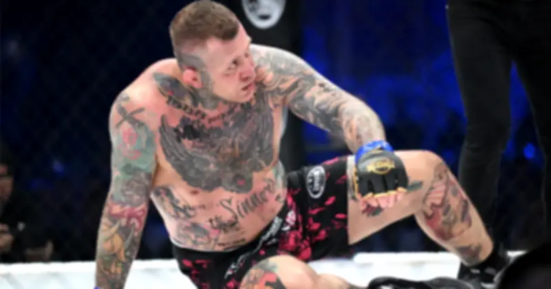 Võ sĩ MMA cắn rách tai đối thủ, tái hiện bê bối Mike Tyson tại giải đấu Séc