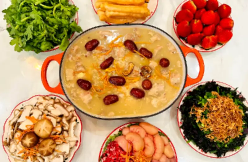 Món Lẩu Cháo Bánh Chưng: Hương Vị Độc Đáo Giải Cứu Bánh Chưng Sau Tết