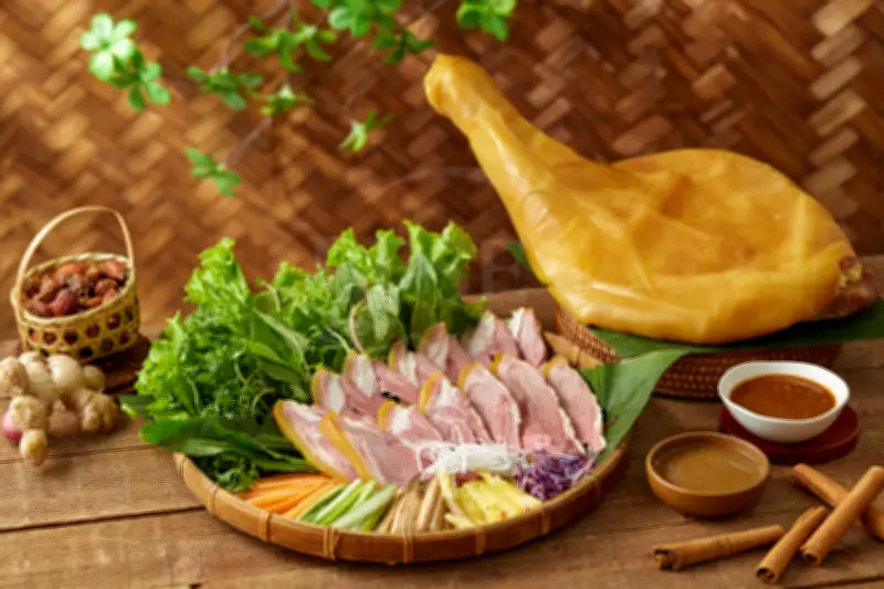 Món ăn siêu hot dịp Tết: Bác sĩ cảnh báo nguy cơ huyết áp tăng vọt nếu lạm dụng