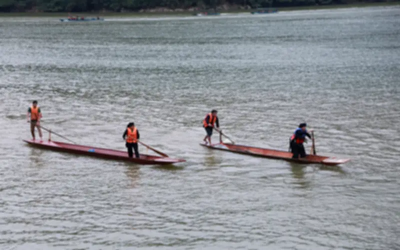 Màn nhân mãn, màn đua thuyền độc mộc trên hồ Ba Bể