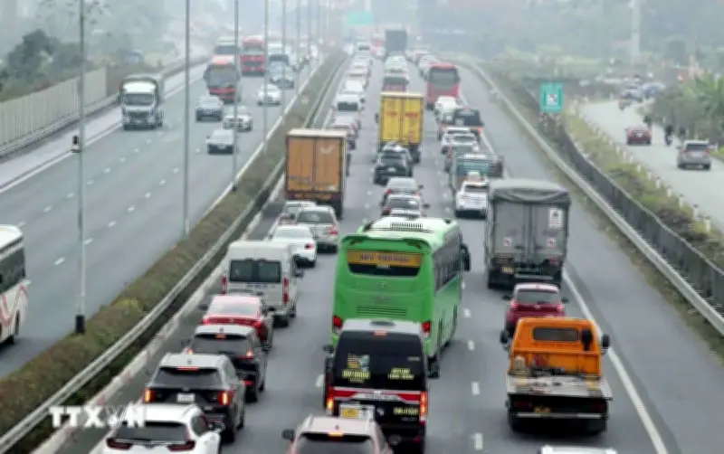 Mùng 2 Tết, lưu lượng phương tiện trên tuyến cao tốc Pháp Vân - Cầu Giẽ tăng cao