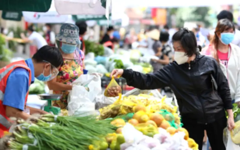 Mùng 3 Tết, siêu thị đồng loạt mở cửa trở lại với hàng hóa phong phú