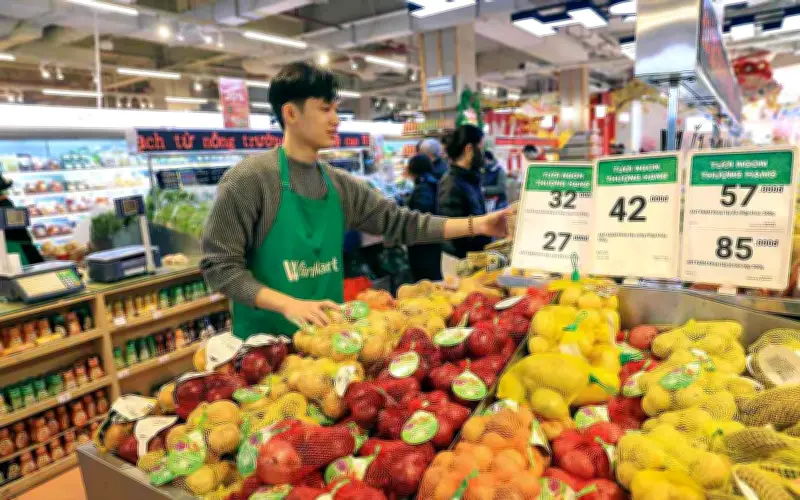 Mùng 4 Tết Nguyên Đán: Nguồn hàng phụ kiện, thực phẩm tươi sống tăng giá nhẹ