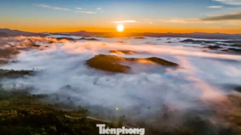 Măng Đen trở thành điểm săn mây lý tưởng với cảnh quan huyền ảo thu hút du khách