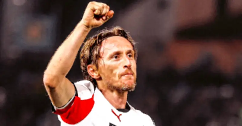 Modric tỏa sáng, Milan vượt qua thử thách Pisa trong trận cầu kịch tính Serie A