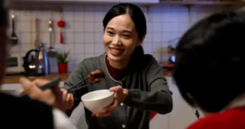 Mẹ dạy con: Dù thân thiết đến mấy, tránh ngay 5 hành vi này khi đến thăm nhà người khác