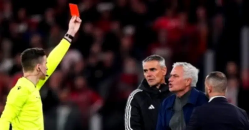 Mourinho bị nghi 'cố ý' ăn thẻ đỏ để tránh chỉ đạo Benfica tại Bernabeu
