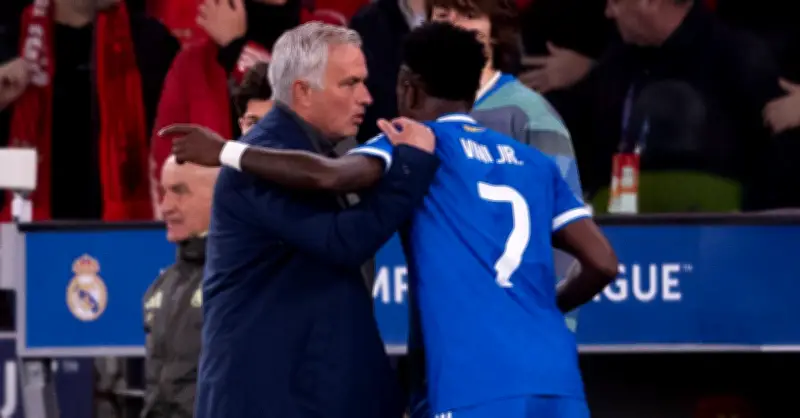 Mourinho chỉ trích UEFA và trọng tài sau thẻ đỏ ở trận Real Madrid