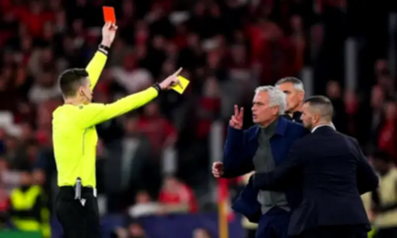 Mourinho tố cáo trọng tài thiên vị Real, nhận thẻ đỏ trong trận Champions League