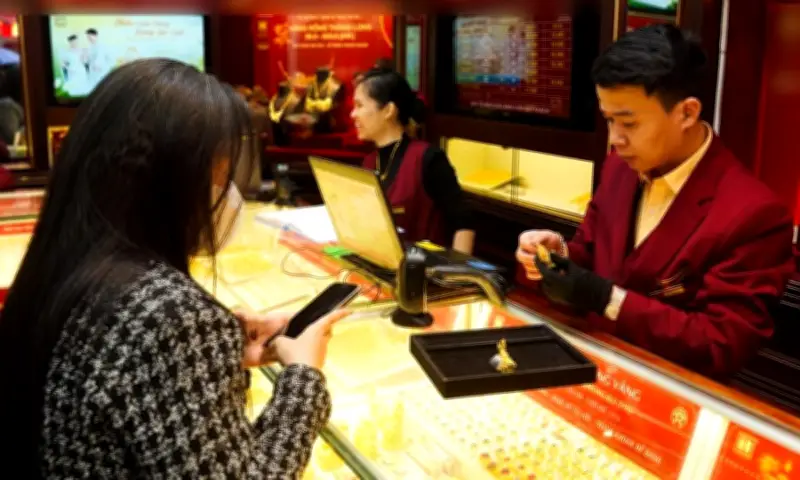 Mua vàng ngày vía Thần Tài: May mắn tâm lý hay rủi ro kinh tế?