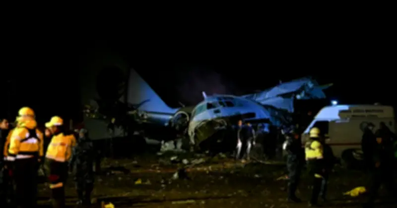 Máy bay quân sự C-130 chở tiền rơi ở Bolivia, ít nhất 30 người bị thương