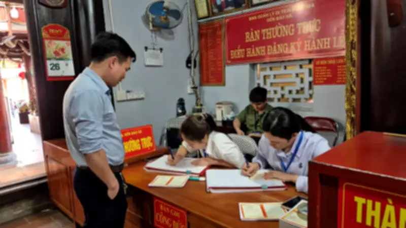 Đền Bảo Hà tấp nập khách đầu năm, quản lý công đức minh bạch với mã QR