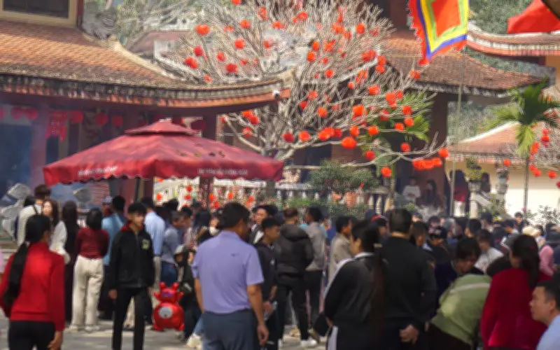 Đền Cửa Đặt tấp nập du khách đầu xuân, tưởng nhớ anh hùng Cầm Bá Thước