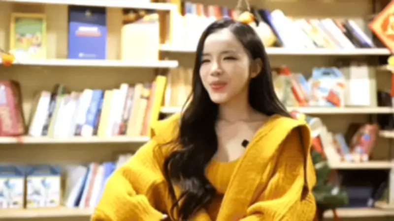 Nữ chính phim Tết hơn 300 tỷ đồng cắt xén rất cao, gây tranh cãi