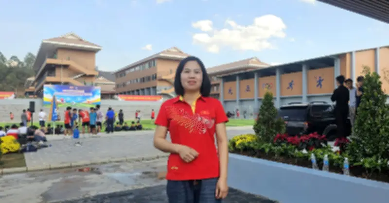 Nụ cười rạng rỡ của cô giáo trẻ trong ngôi trường '5 sao' vùng biên giới