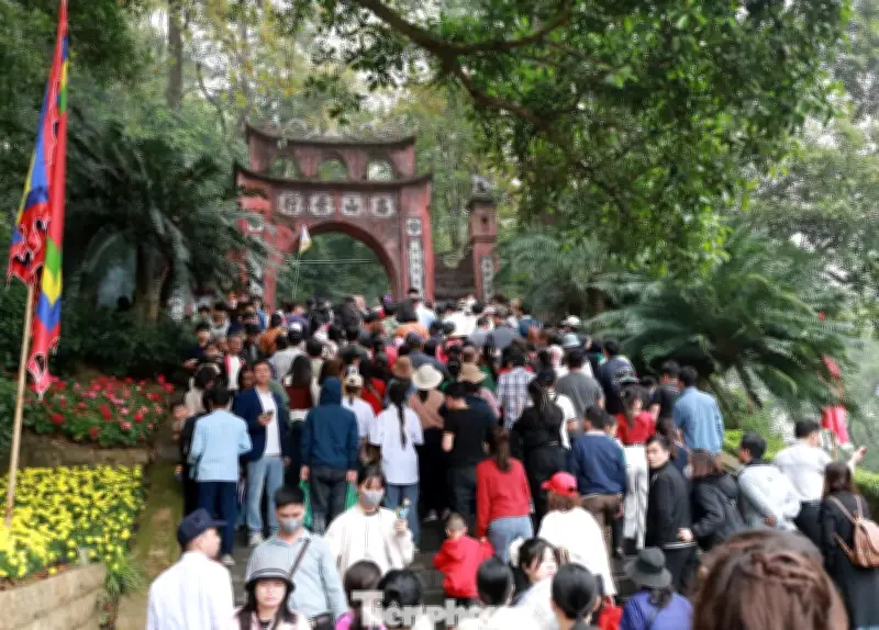 Đền Hùng Áp Dụng Quét Mã QR Công Đức: Minh Bạch Và Thuận Tiện Trong Kỷ Nguyên Số