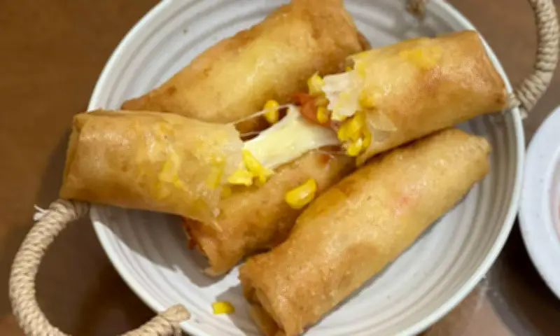 Ăn nhiều đồ chiên rán ngày Tết: Nguy cơ táo bón tăng cao và cách phòng tránh