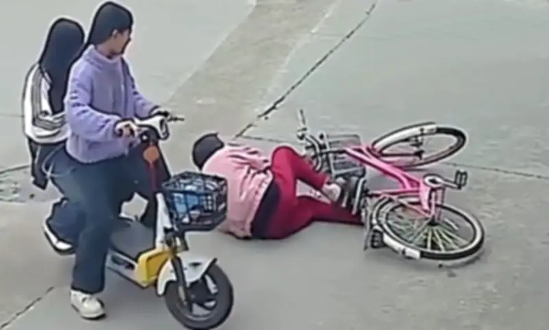 Nữ Sinh Tốt Bụng Đỡ Bà Lão Ngã Xe Bị Đòi Bồi Thường 830 Triệu Đồng Ở Trung Quốc