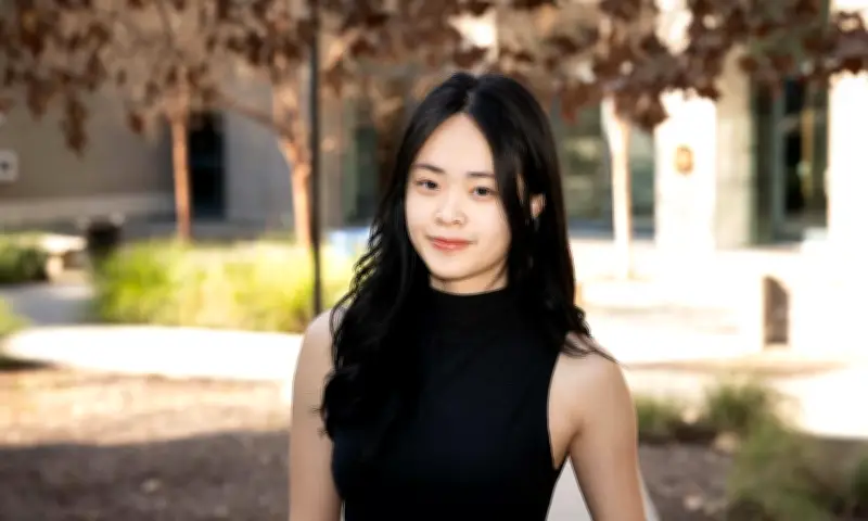 Nữ sinh Việt Hà Châu nhận giải nghiên cứu xuất sắc về máy tính tại Mỹ