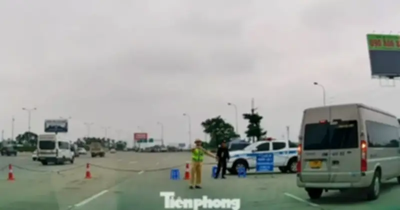 Ùn tắc nghiêm trọng trên cao tốc Bắc Nam qua Thanh Hóa, Ninh Bình và Hà Nội chiều mùng 6 Tết