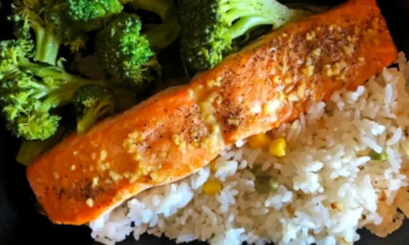 Ăn theo thứ tự 'rau, thịt, cơm' giúp ổn định đường huyết và giữ dáng hiệu quả