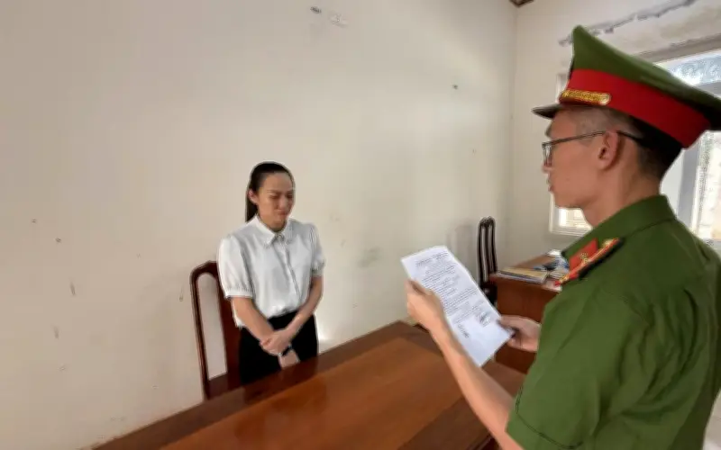 Nữ tài xế uống 8 lon bia tông chết chủ tịch xã bị tuyên án 3 năm tù