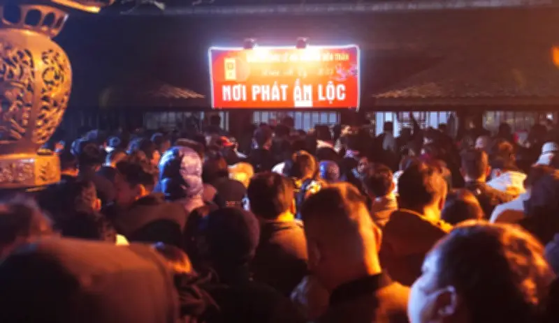 Đền Trần điều chỉnh giờ phát ấn sang 5h00 sáng để đảm bảo an toàn lễ hội