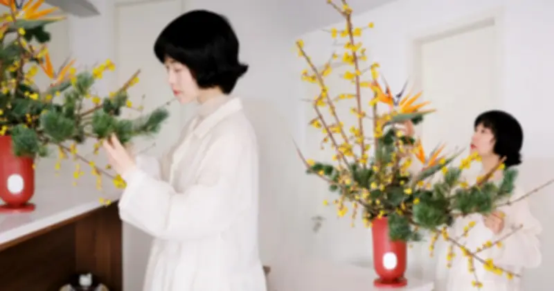 Đón Tết Tinh Tế: Hương Thơm Và Hoa Lạp Mai Biến Phòng Khách Thành Khu Vườn Xuân