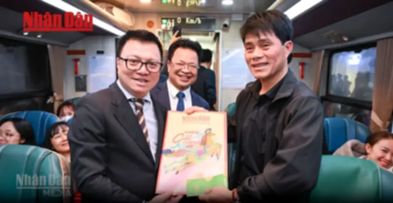 Đón Xuân Bính Ngọ trên chuyến tàu 'Hạnh phúc': Trải nghiệm độc đáo đêm Giao thừa