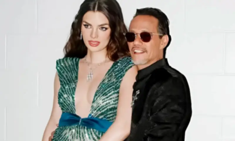 Nadia Ferreira khoe bụng bầu lần 2 tại lễ trao giải Premio Lo Nuestro, cùng chồng Marc Anthony