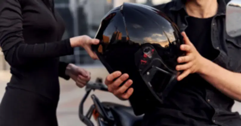 Nam Sinh 18 Tuổi Nhồi Máu Cơ Tim Sau Khi Thức Khuya, Uống Rượu Và Chở Người Đẹp