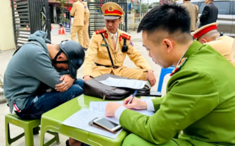 Nam tài xế tông thẳng cảnh sát tại chốt kiểm tra nồng độ cồn ở Thái Nguyên