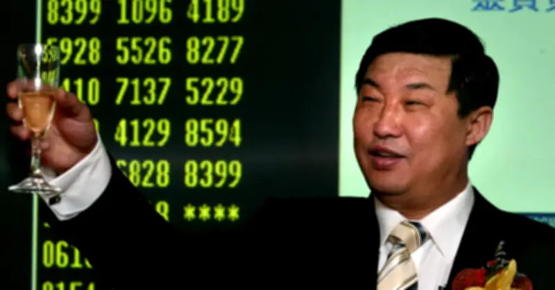 Ông chủ 61 tuổi khiến khách giàu xếp hàng từ 4h sáng mua vàng vì quá đắt