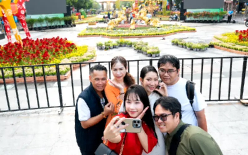 Đường Hoa Nguyễn Huệ 2026 Khai Mạc: Kết Hợp AI, AR Và Thông Điệp 'Siêu Đô Thị'